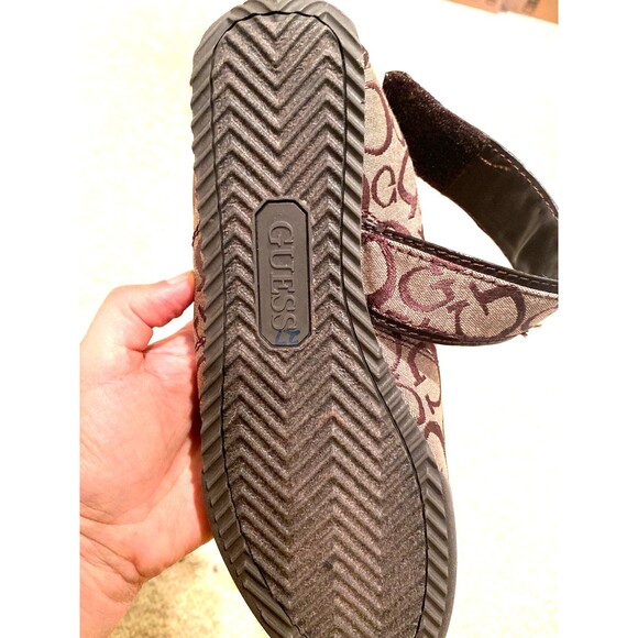 Authentic Guess Sneakers 8.5 Women’s Brown Monogram NWOB  canvas gold accents - Picture 2 of 12